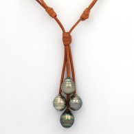 Collana in Cuoio e 4 Perle di Tahiti Cerchiate C di 10.5 a 10.7 mm